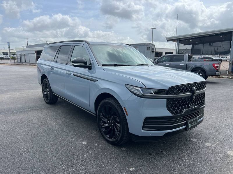 2027 Lincoln Navigator L — a typically priced live listing