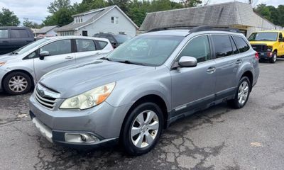 2010 Subaru Outback Limited M R
