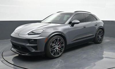 2025 Porsche Macan Turbo Electric