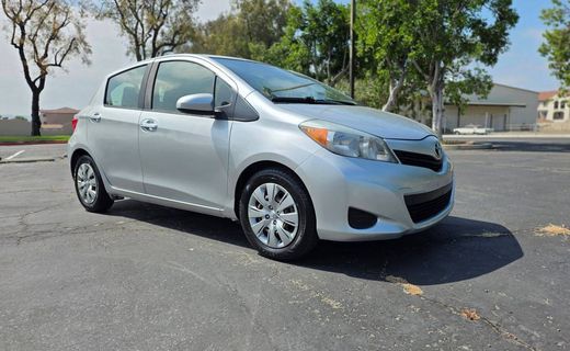 2013 Toyota Yaris LE