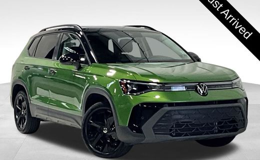 2025 Volkswagen Taos SE Black