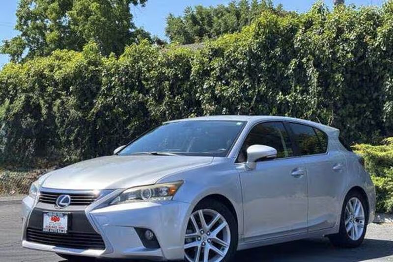 2014 Lexus CT — a typically priced live listing