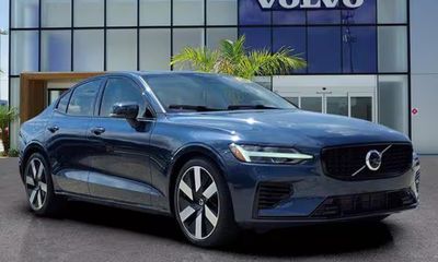 2024 Volvo S60 Plus Dark