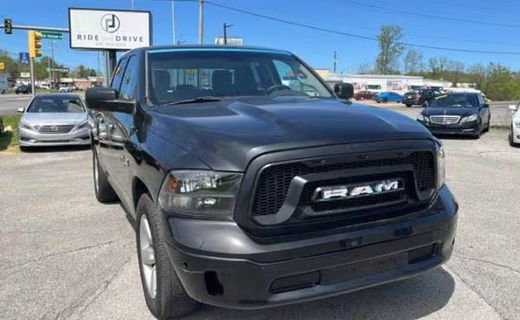 2018 Ram 1500 SLT
