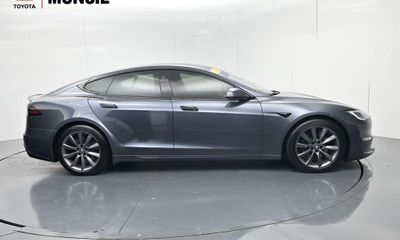 2022 Tesla Model S Plaid