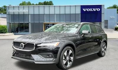 2025 Volvo V60CC Plus
