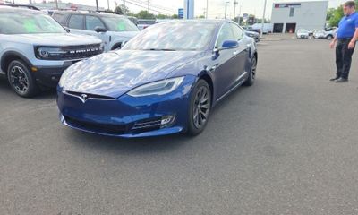 2020 Tesla Model S Performance