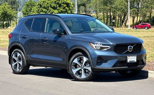 2026 Volvo XC40 Plus Dark