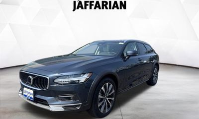 2025 Volvo V90CC Plus