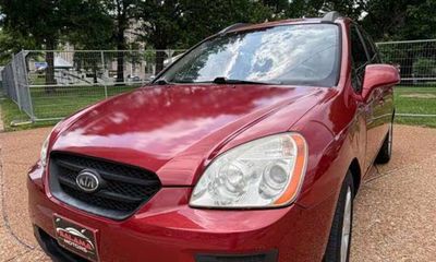 2008 Kia Rondo UN