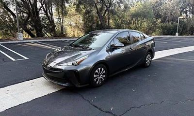 2022 Toyota Prius L ECO