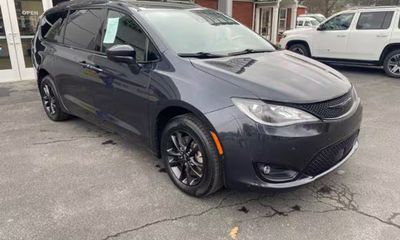 2020 Chrysler Pacifica Touring L