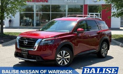 2025 Nissan Pathfinder SL