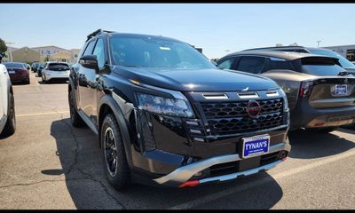 2026 Nissan Pathfinder SV