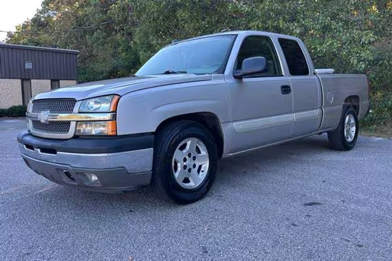 2005 Chevrolet Silverado — a typically priced live listing