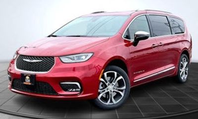 2027 Chrysler Pacifica Select