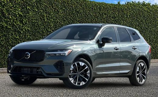 2026 Volvo XC60 Plus Dark