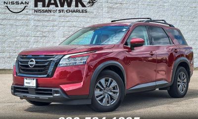 2022 Nissan Pathfinder SV