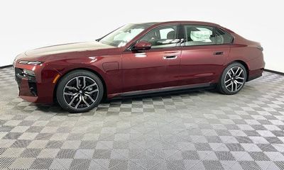 2025 BMW 750E xDrive
