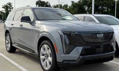 2026 Cadillac Escalade IQL Sport 2