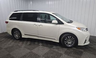 2022 Toyota Sienna LE