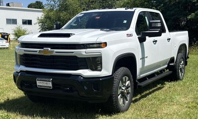 2026 Chevrolet Silverado HD Custom