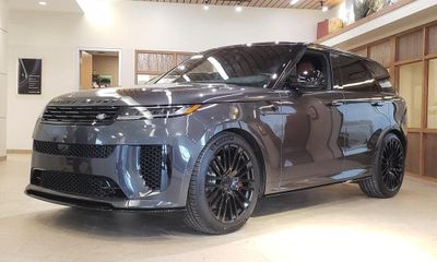 2026 Land Rover Range Sport P635 SV