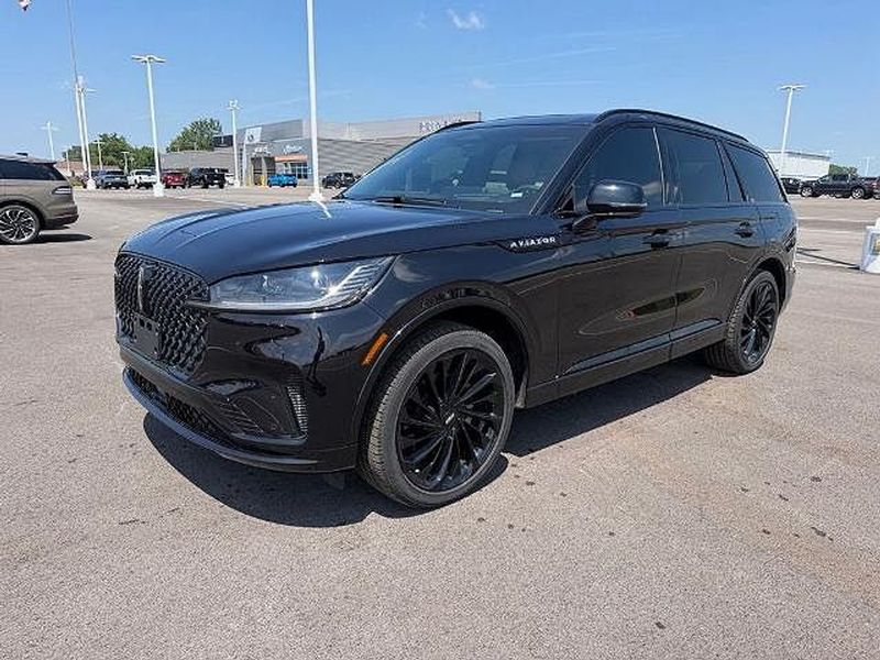 2025 Lincoln Aviator — a typically priced live listing