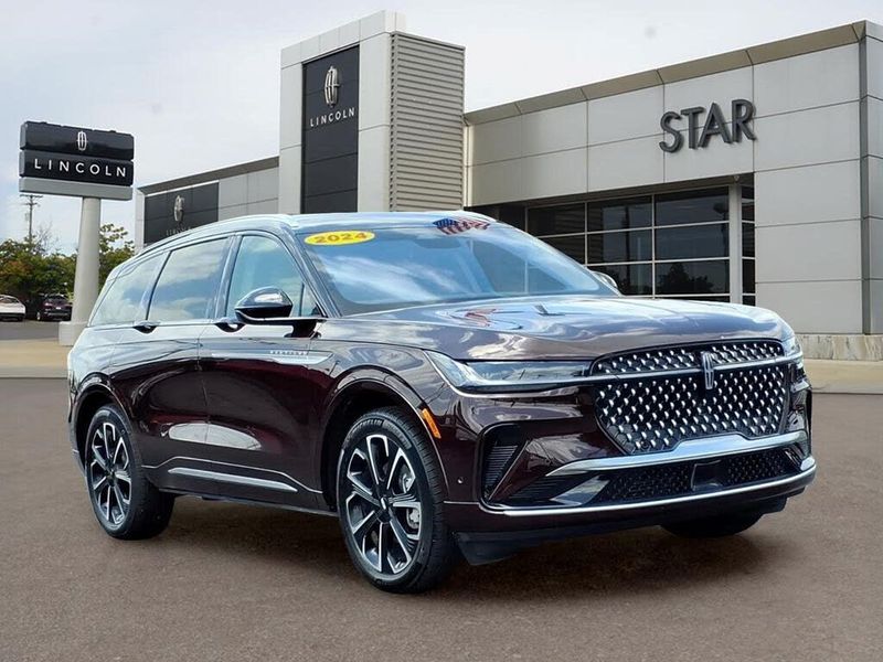 2024 Lincoln Nautilus — a typically priced live listing