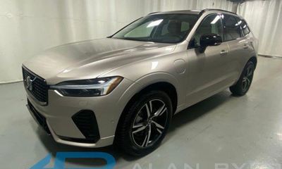 2025 Volvo XC60 Ultra Dark