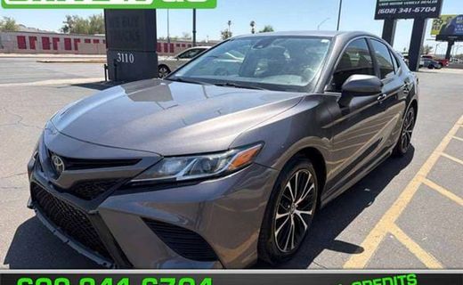 2020 Toyota Camry SE