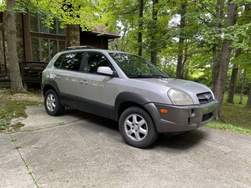 2005 Hyundai Tucson — a typically priced live listing