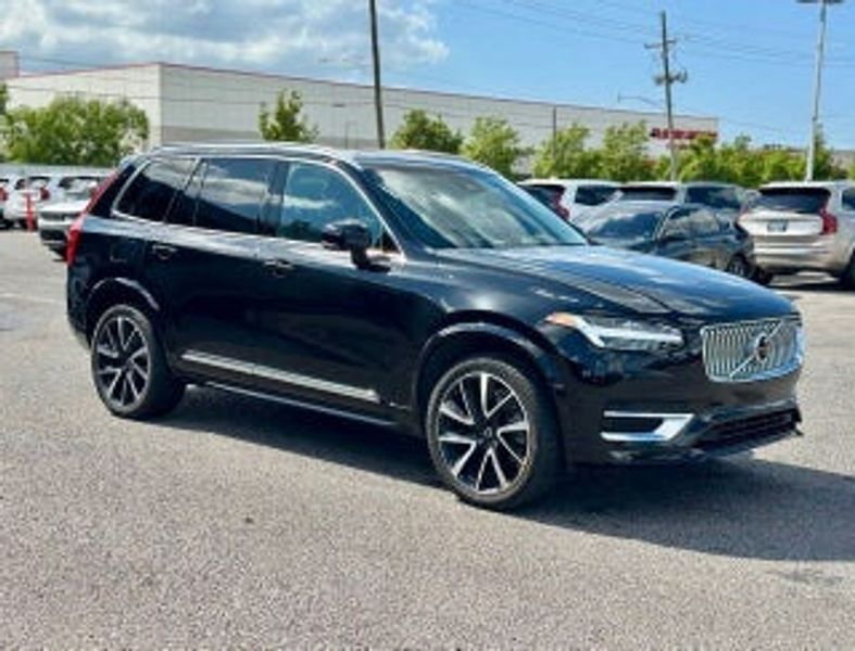 2022 Volvo XC90 — a typically priced live listing