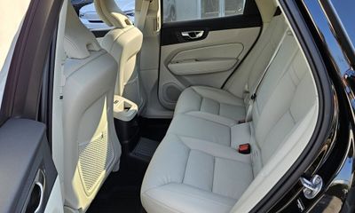 2025 Volvo XC60 Plus Dark