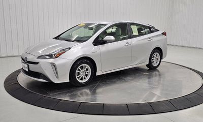 2019 Toyota Prius LE XLE