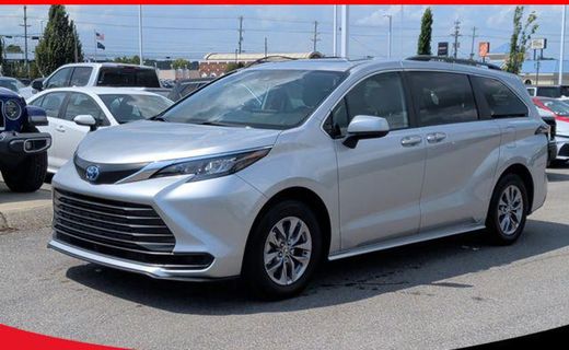 2025 Toyota Sienna LE