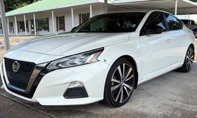 2019 Nissan Altima SR