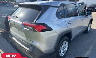 2020 Toyota RAV4 LE HV