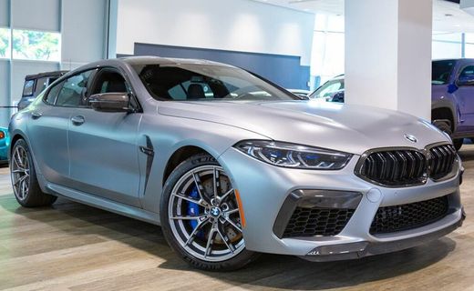 2023 BMW M8