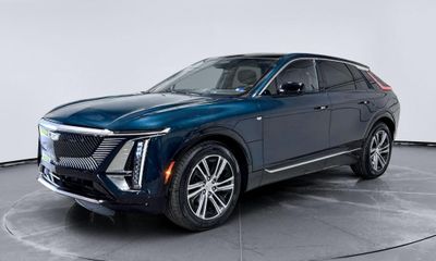 2025 Cadillac Lyriq Luxury 2
