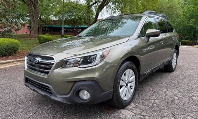 2019 Subaru Outback Premium ES
