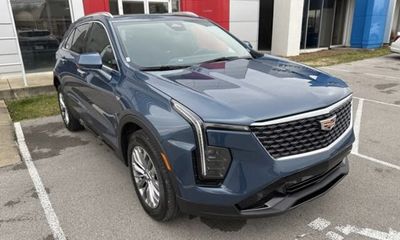 2024 Cadillac XT4 Premium Luxury