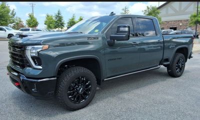 2025 Chevrolet Silverado HD LTZ