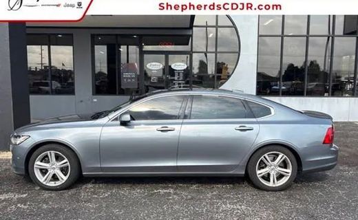 2018 Volvo S90 Momentum
