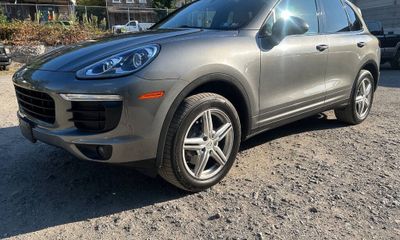 2016 Porsche Cayenne Base