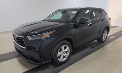 2022 Toyota Highlander LE