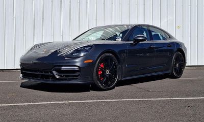 2019 Porsche Panamera GTS