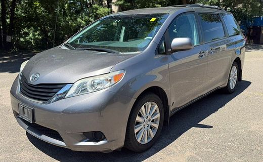 2011 Toyota Sienna LE