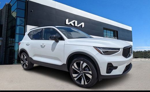 2024 Volvo XC40 Ultimate Dark