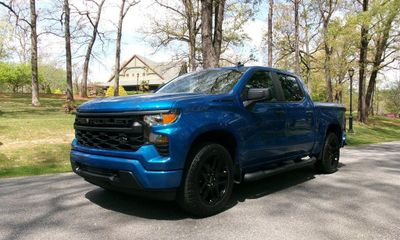 2023 Chevrolet Silverado Custom